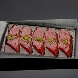Сашими тунец блюфин с соусом юзу