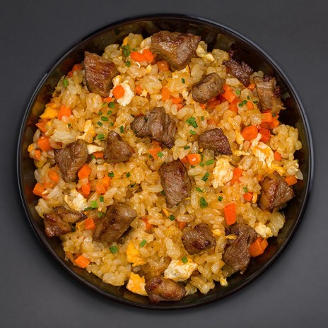 Жареный рис с говядиной black angus