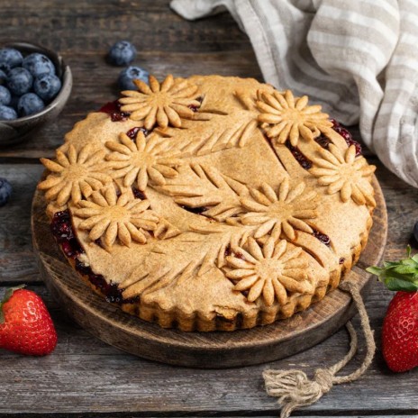 Ржаной пирог с ягодной начинкой