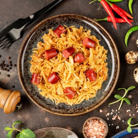 Солянка из капусты с охотничьими колбасками