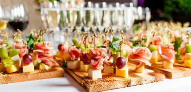Стол на свадьбу: блюда и декорации, что смогут порадовать каждого гостя